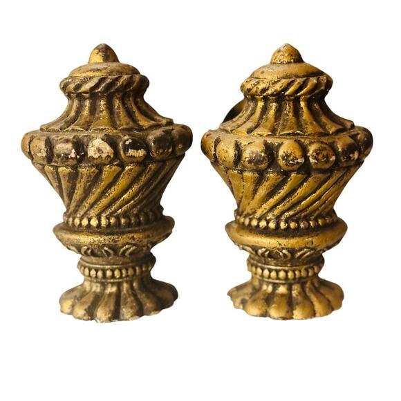 Pair of Vintage Neoclassical Urn Curtain Tiebacks – Cast Metal Gold Patina - Picture 2 of 4